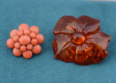 Lot 190 - A 19th Century coral cluster brooch