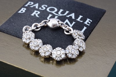 Lot 202 - A Pasquale Bruni 18ct gold flori diamond chain ring