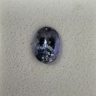 Lot 234 - A certificated Bi-Colour Tanzanite