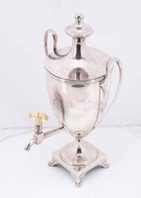 Lot 268 - A good George III silver tea urn by Daniel Smith & Robert Sharp