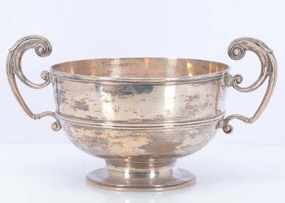 Lot 299 - An Edwardian Scottish Silver Twin Handled Footed Bowl from Brook & Son