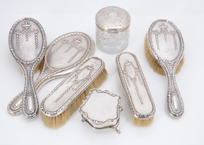 Lot 320 - A collection of Edwardian silver dressing table items