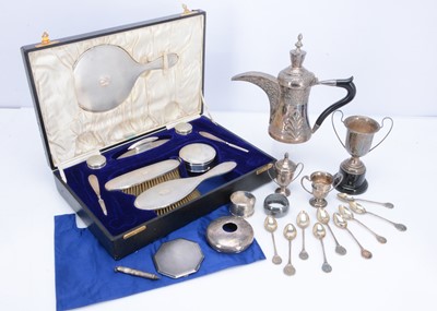 Lot 331 - A collection of silver and other items