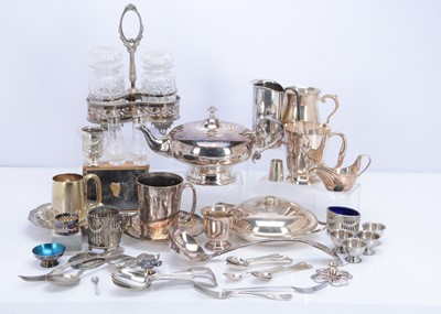 Lot 352 - A collection of silver plated items