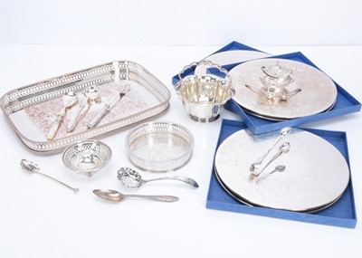 Lot 397 - A small collection of silver and silver plated items