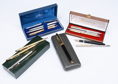 Lot 405 - A small collection of pens