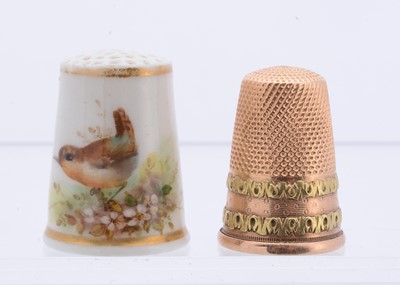 Lot 426 - A gold thimble and a Royal Worcester porcelain hand painted example