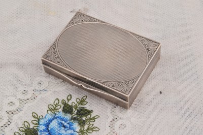 Lot 440 - An art deco rectangular silver compact