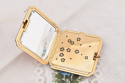 Lot 498 - A La Cloche Freres Paris c1925 square 18ct gold and enamelled square compact