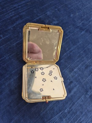 Lot 498 - A La Cloche Freres Paris c1925 square 18ct gold and enamelled square compact