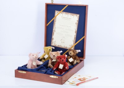 Lot 19 - A Steiff limited edition British Collectors UK Baby Bear Set, 1994-1998