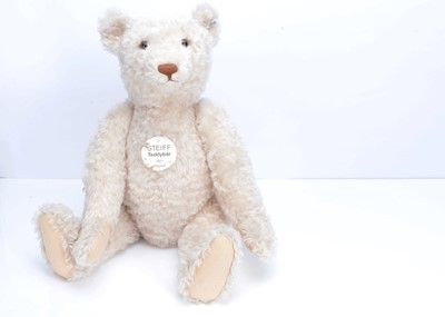 Lot 101 - A large Steiff limited edition replica 1921 white mohair teddy bear