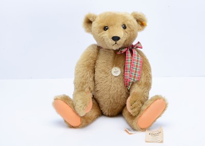 Lot 112 - A Steiff yellow tag 1906 replica teddy bear