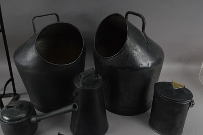Lot 188 - A collection of metal ware items