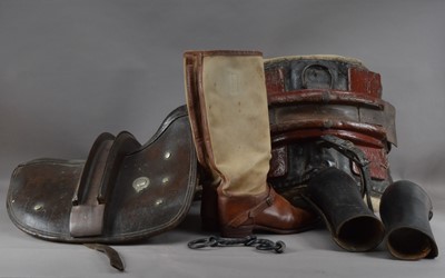 Lot 192 - A collection of Equestrian items