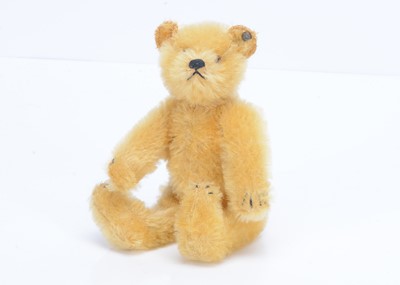 Lot 282 - A small 1920s Steiff teddy bear