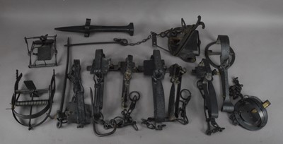 Lot 203 - A collection of metal animal traps