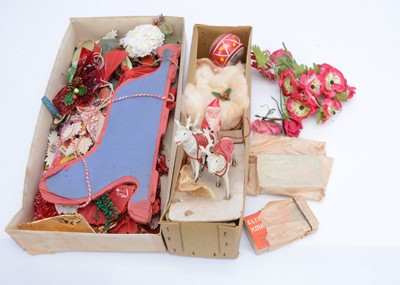 Lot 326 - Christmas decorations and crackers