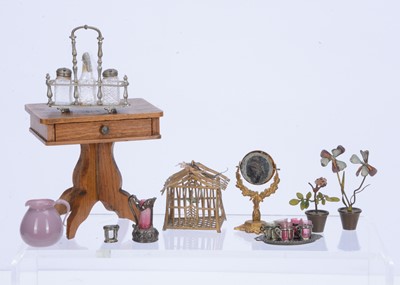 Lot 551 - Dolls’ house chattels