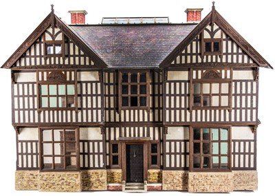 Lot 556 - A fine and large Anglo-Indian dolls’ house by Sidney Brakspear, circa 1929