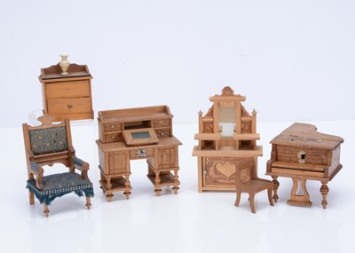 Lot 618 - German dolls’ house furniture