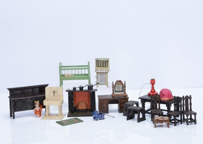 Lot 621 - 1930-40s British dolls’ house furniture