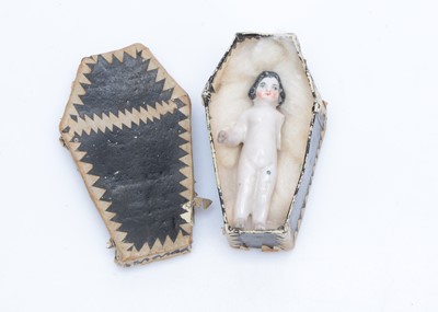 Lot 629 - An 19th century dolls’ house china Frozen Charlotte in cardboard coffin