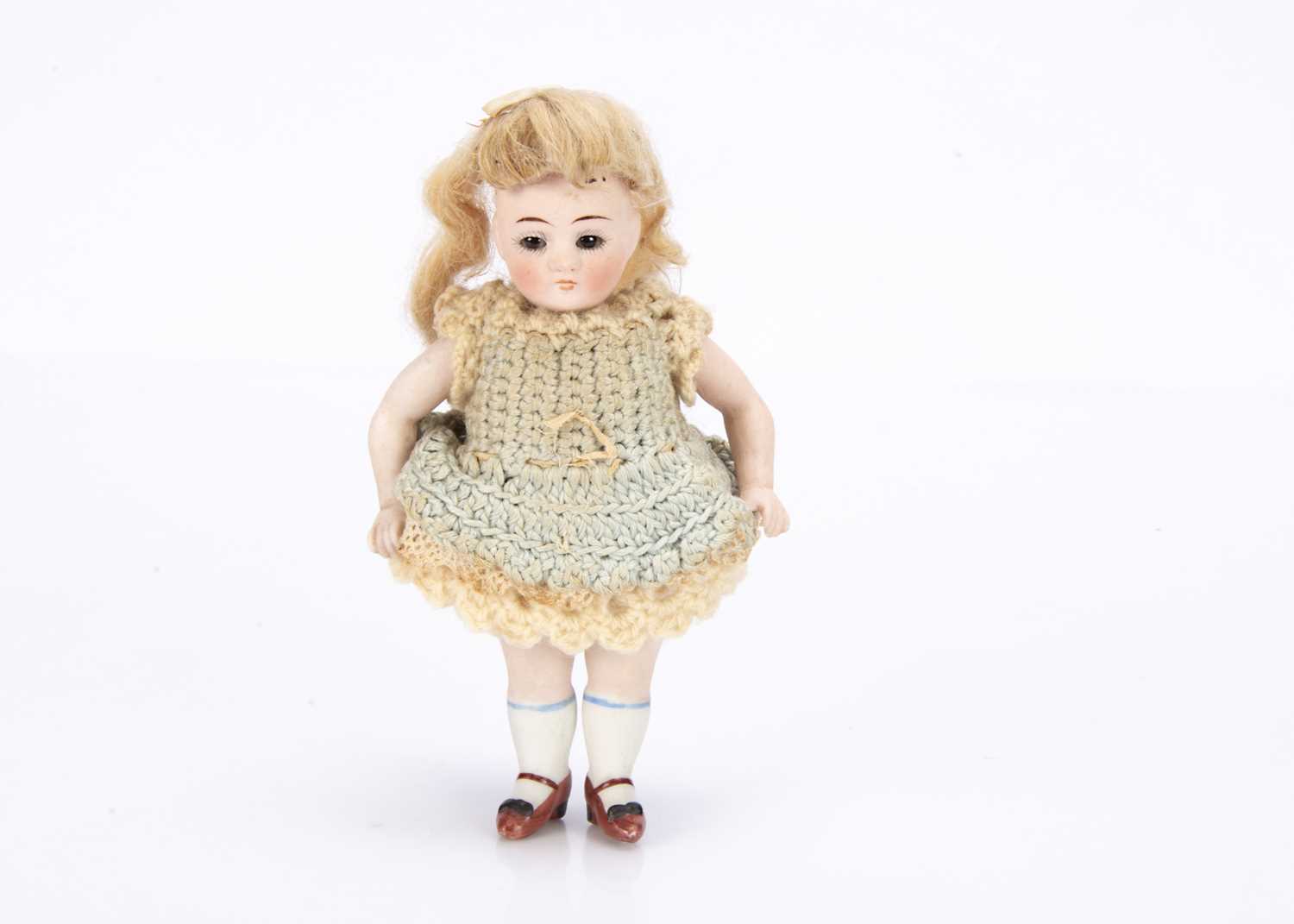 Lot 646 - A Kestner 166 all-bisque dolls’ house