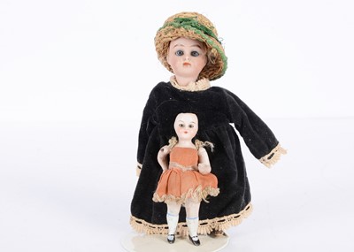 Lot 662 - A small Kammer & Reinhardt child doll