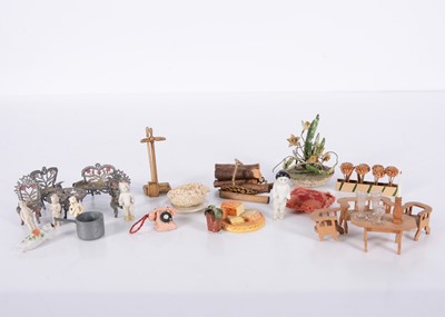 Lot 690 - Various dolls’ house items