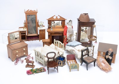 Lot 695 - Dolls’ house furniture and chattels