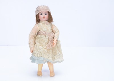 Lot 794 - A small Simon & Halbig 1078 child doll