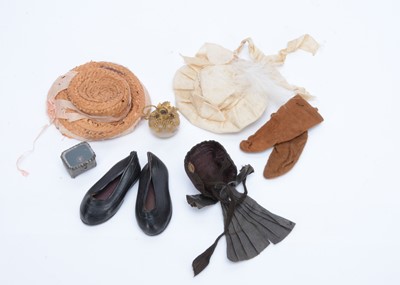 Lot 834 - Various dolls’ accessories