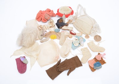 Lot 835 - Various dolls’ accessories