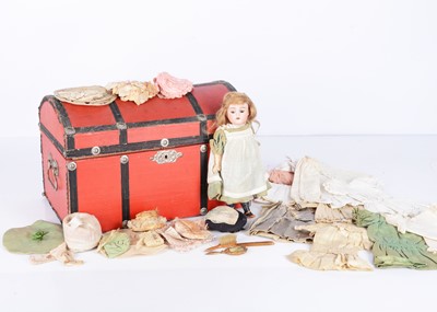 Lot 921 - A small Kammer & Reinhardt child doll with trunk and trousseau