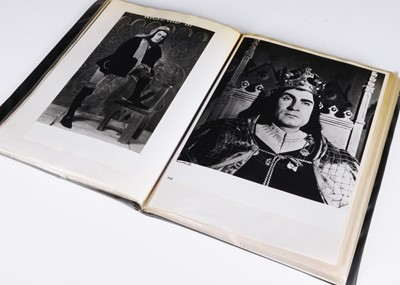 Lot 512 - Laurence Olivier / Joan Plowright Photos and Signatures