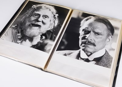 Lot 512 - Laurence Olivier / Joan Plowright Photos and Signatures