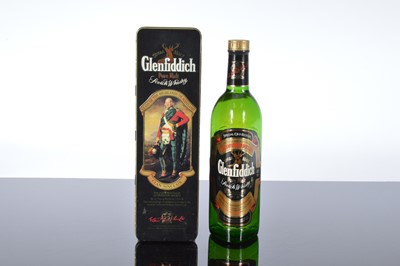 Lot 87 - A bottle of Glenfiddich Special Old Reserve Pure Maly Scotch Whisky in a Clan Sinclair tin box