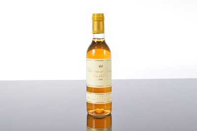 Lot 89 - A 375ml bottle of Chateau d'Yquem 1989 Sauternes wine