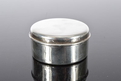 Lot 152 - A modern Sterling silver circular box from Tiffany & Co