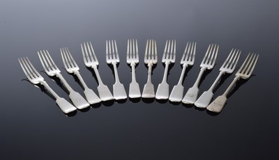 Lot 185 - A set of twelve second half 20th century silver handled pistol grip dinner and side knives