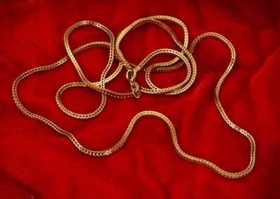 Lot 205 - A Middle Eastern 750 marked yellow gold necklace