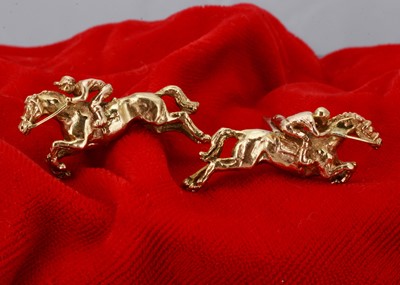 Lot 221 - A pair of 9ct gold hose racing cufflinks