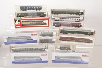 Lot 29 - German N Gauge Coaching Stock (15)