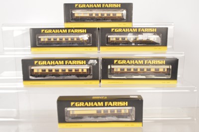 Lot 38 - N Gauge Graham Farish by Bachmann Pullman Coaching Stock (6)