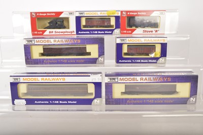 Lot 62 - Dapol N Gauge BR Maroon Coaching Stock and Snow Plough (7)