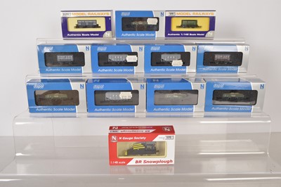 Lot 78 - Dapol N Gauge Snowplough and Goods Wagons (12)