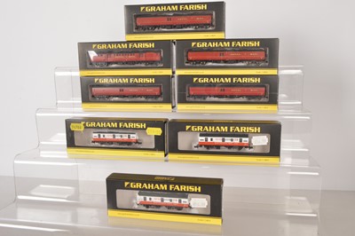 Lot 105 - Graham Farish by Bachmann N Gauge Royal Mail Coaches and Tartan Arrow (8)