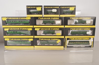 Lot 108 - Graham Farish by Bachmann and Graham Farish N Gauge BR/SR  Coaches and Horse Boxes (12)