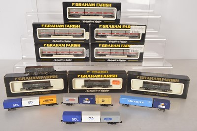 Lot 144 - Graham Farish By Bachmann and Graham Farish N Gauge Bogie Container Wagons and Sulphate Wagons (13)